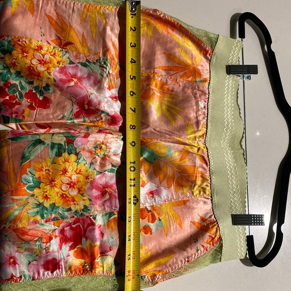 *Vintage* gently worn Dolce and Gabbana floral leggings - Picture 9 of 9